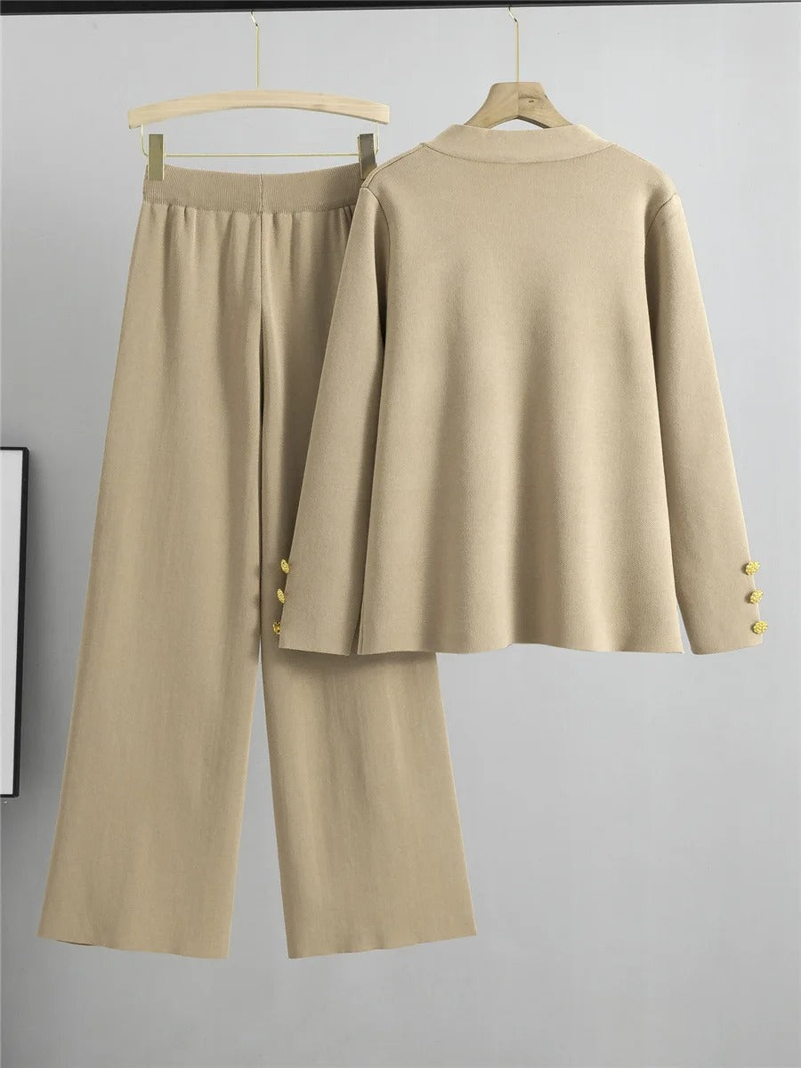 Duo Chic : Cardigan à Col V aux Boutons Dorés et Pantalon Large Taille Haute