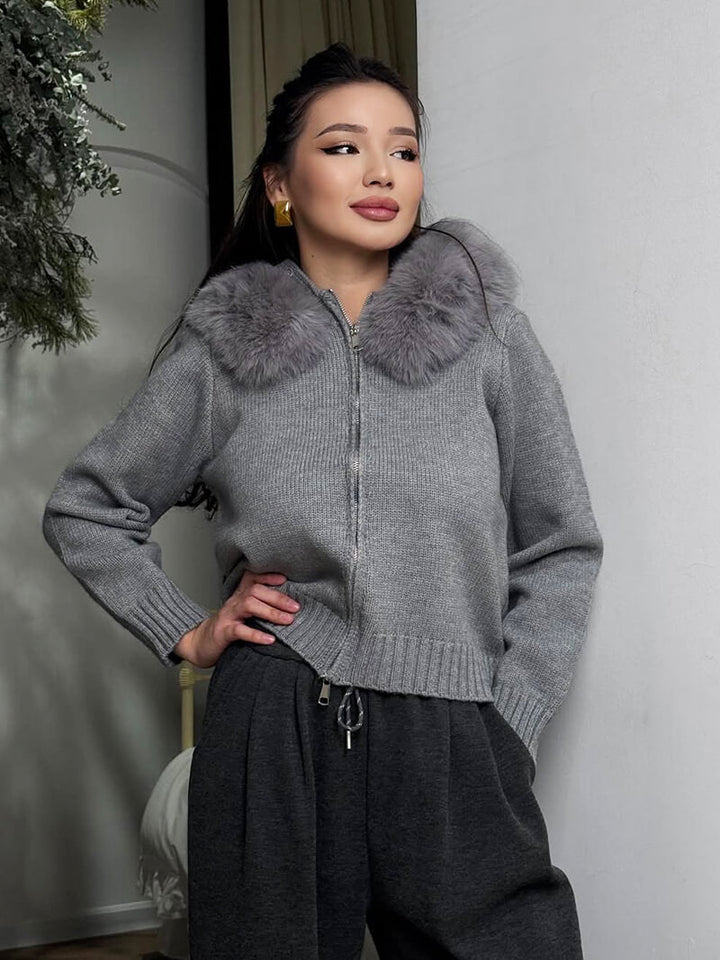 Cardigan à Capuche avec Col en Fourrure – Chaleur et Élégance au Rendez-vous