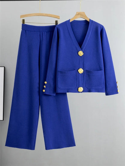 Duo Chic : Cardigan à Col V aux Boutons Dorés et Pantalon Large Taille Haute